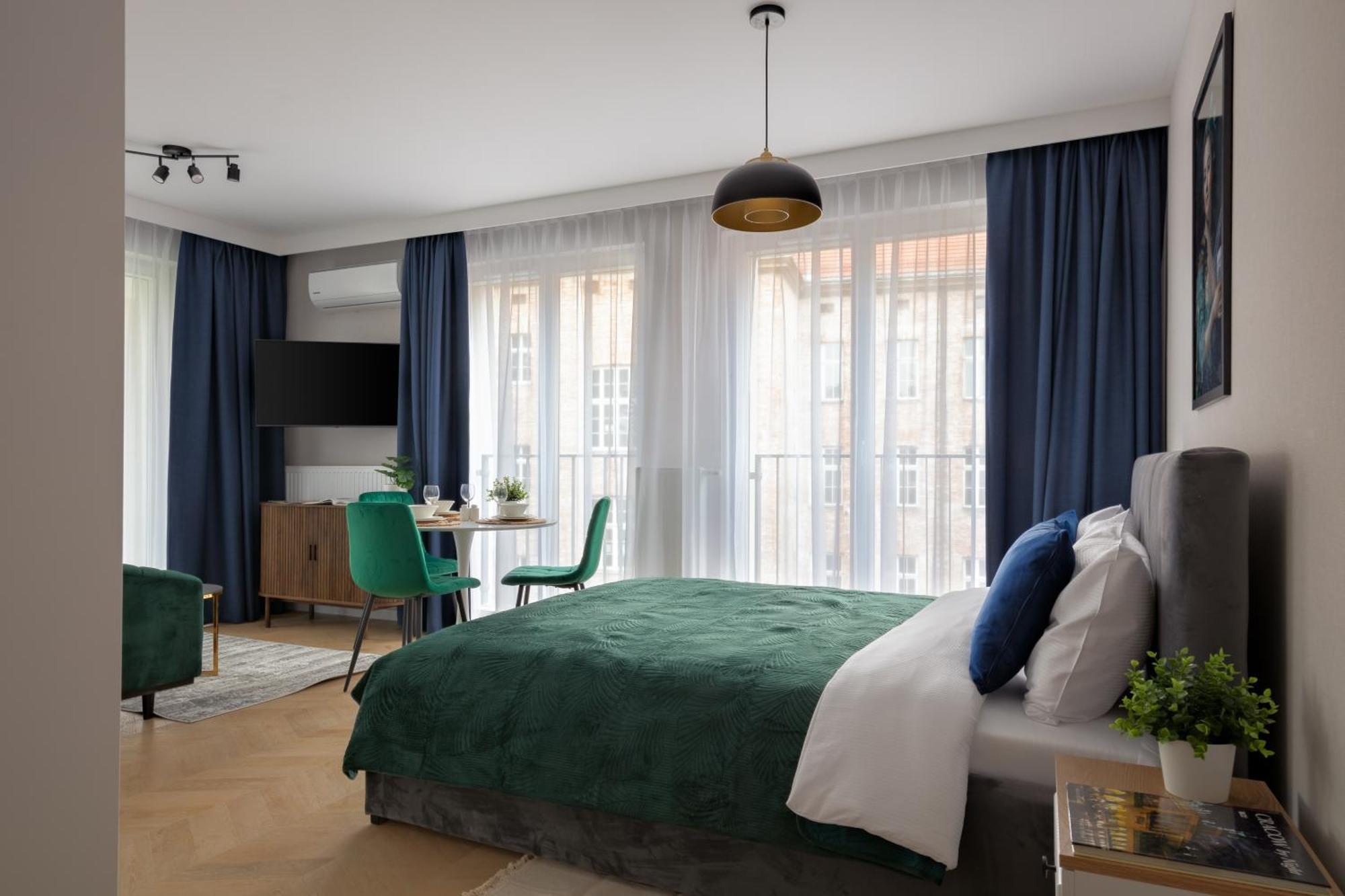 Metropolis Old Town Apartments Краків Екстер'єр фото