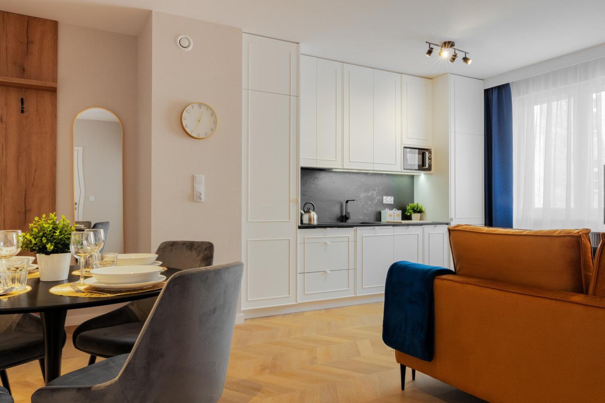 Metropolis Old Town Apartments Краків Екстер'єр фото