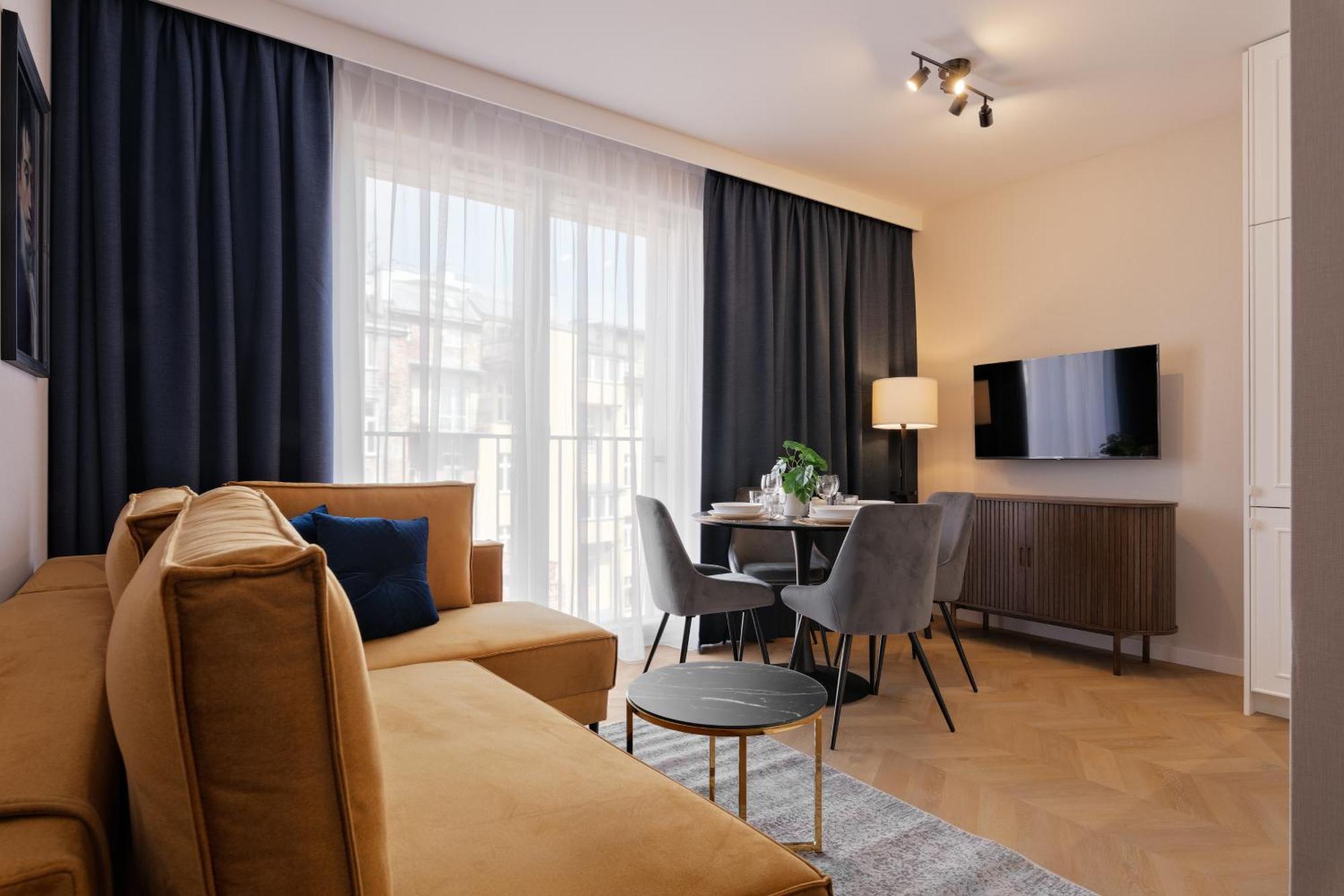 Metropolis Old Town Apartments Краків Екстер'єр фото