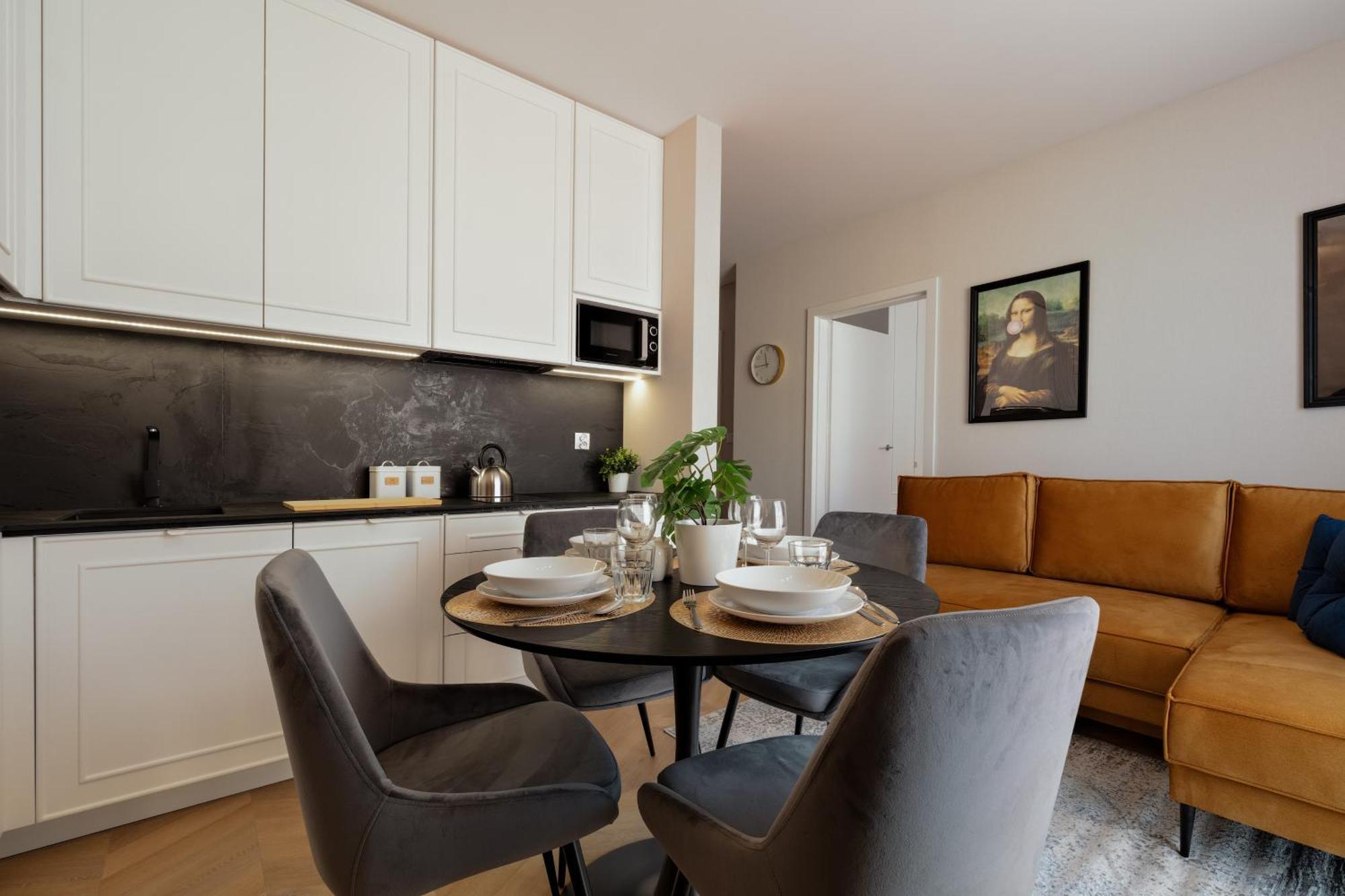 Metropolis Old Town Apartments Краків Екстер'єр фото